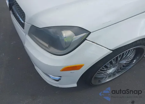 2012 Mercedes-Benz C 250 z USA, uszkodzony, nr VIN WDDGJ4HB6CF776732